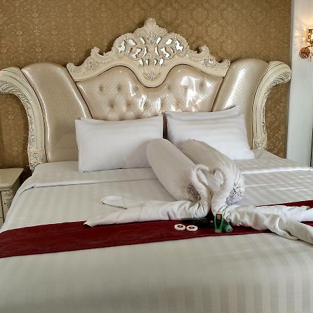 Grand Indobaru Hotel Selatpanjang Exteriör bild