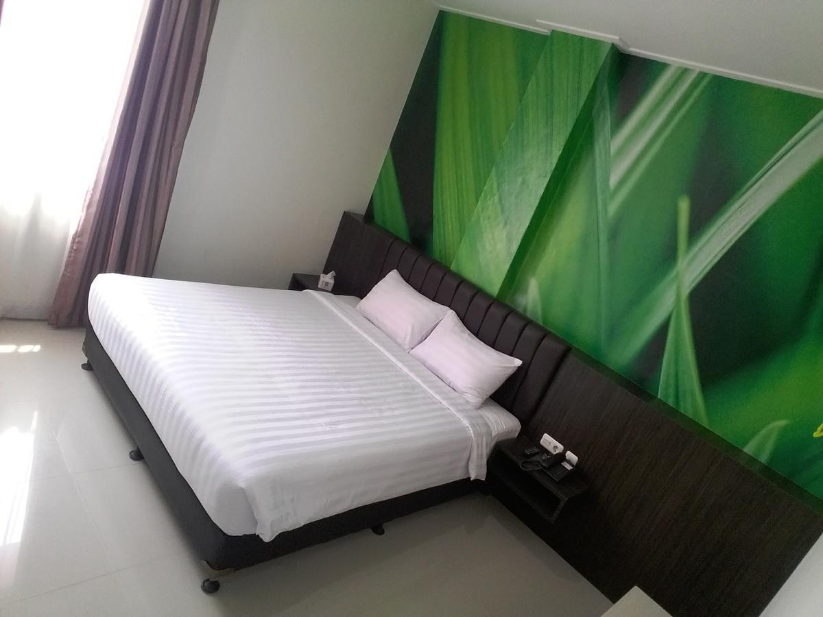 Grand Indobaru Hotel Selatpanjang Exteriör bild