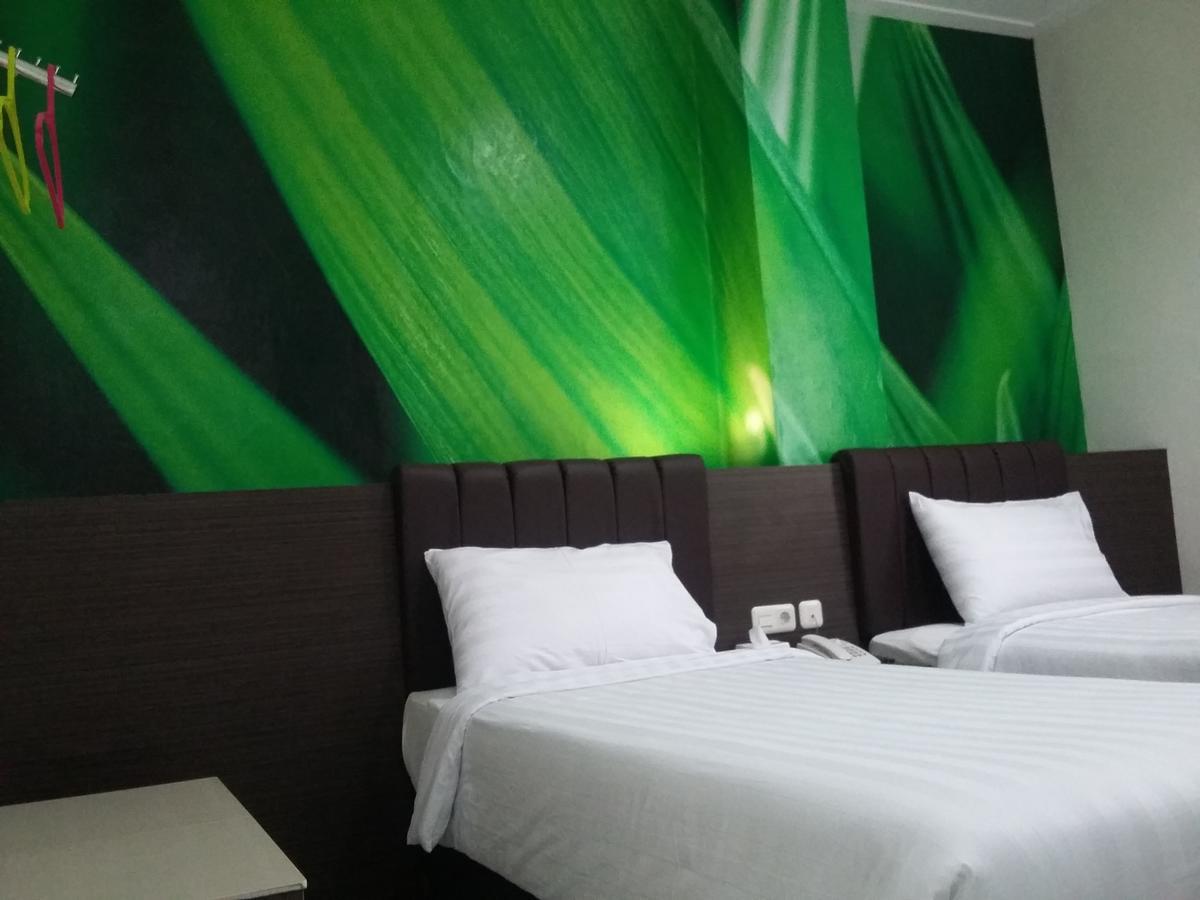 Grand Indobaru Hotel Selatpanjang Exteriör bild