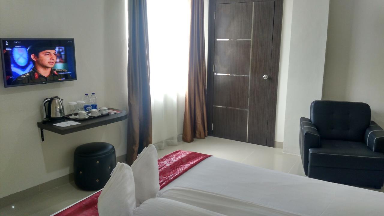 Grand Indobaru Hotel Selatpanjang Exteriör bild